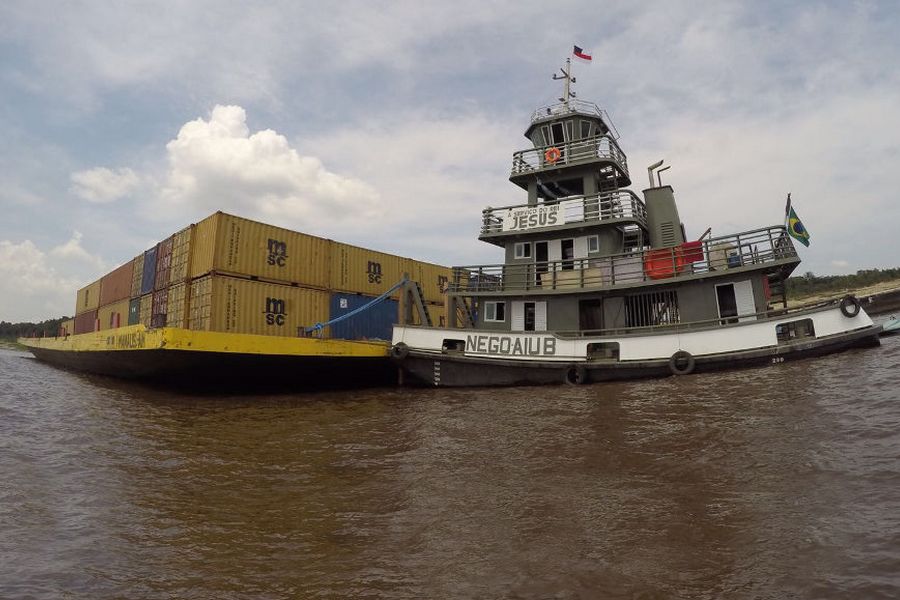 A Decisivo Transportes opera o transporte de cargas em balsas no eixo Porto Velho x Manaus x Belém